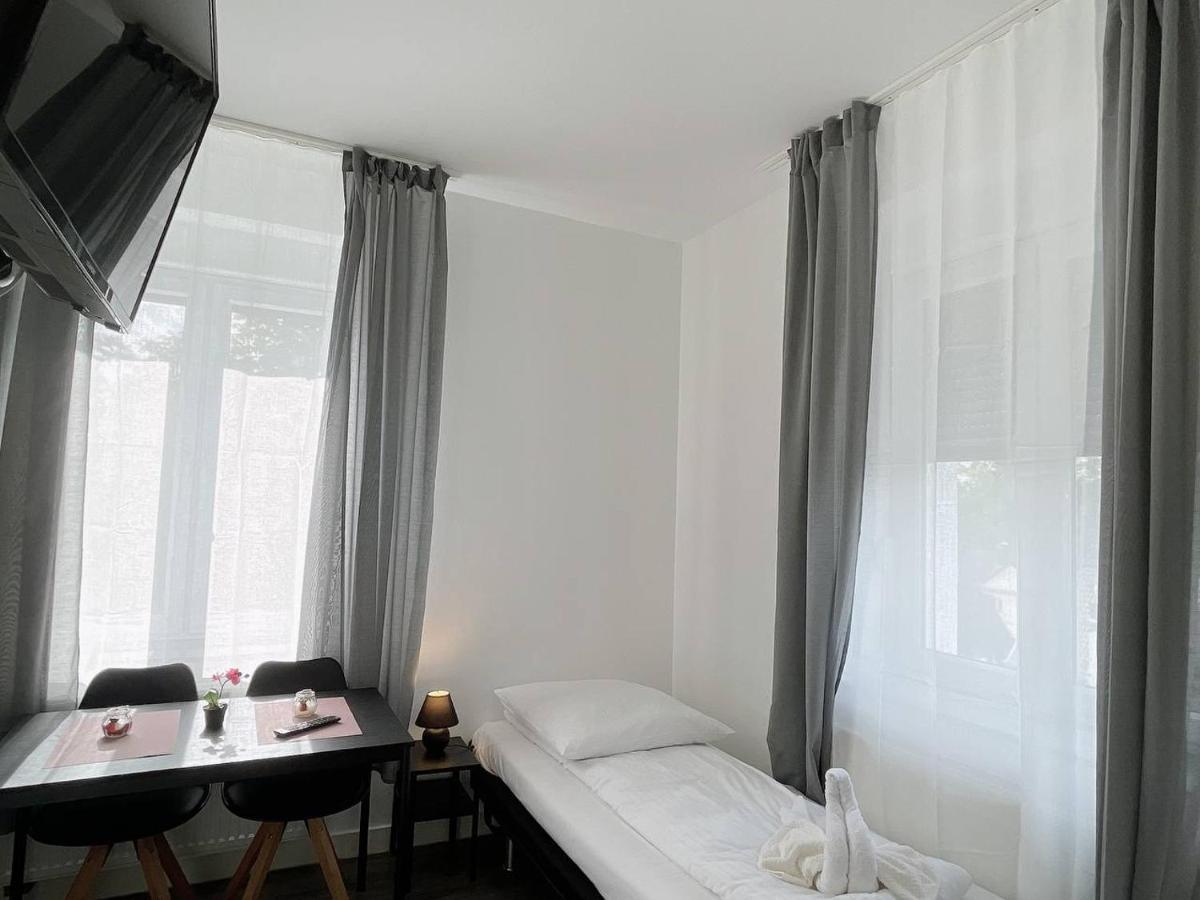 Comfortable Hostel In Wesseling Kültér fotó